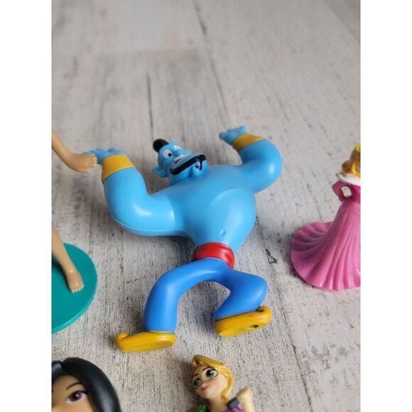 Unique variety Disney Tangled Aladdin Pocahontas toy set - Picture 5 of 8